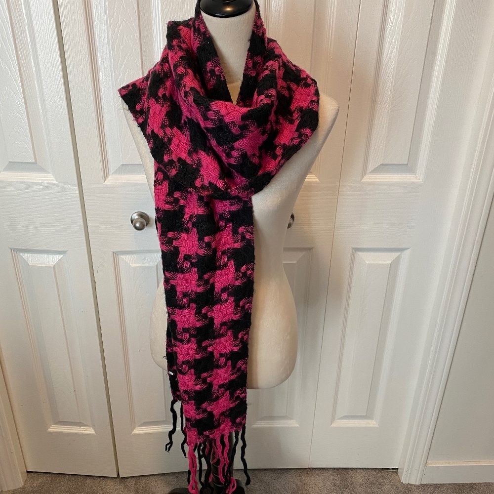 Women’s pink and black scarf